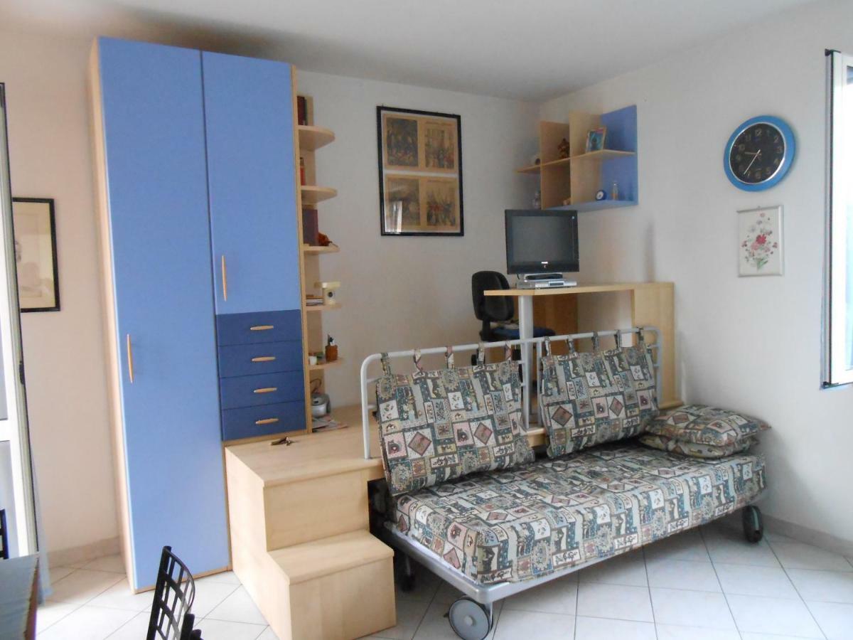 Ferienwohnung Monolocale A Peschiera Del Garda Vista Lago Exterior foto