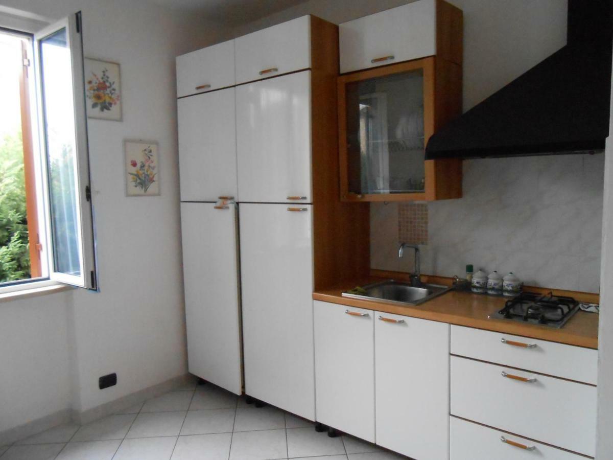 Ferienwohnung Monolocale A Peschiera Del Garda Vista Lago Exterior foto